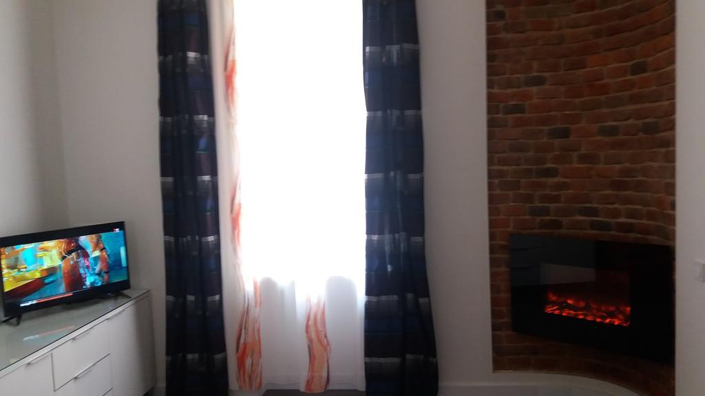 Apartment With Fireplace Lviv Bagian luar foto